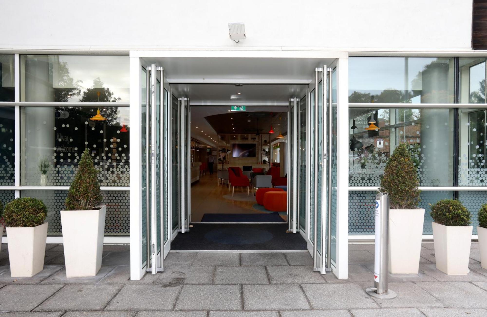 Holiday Inn Express, Chester Racecourse By Ihg Eksteriør billede